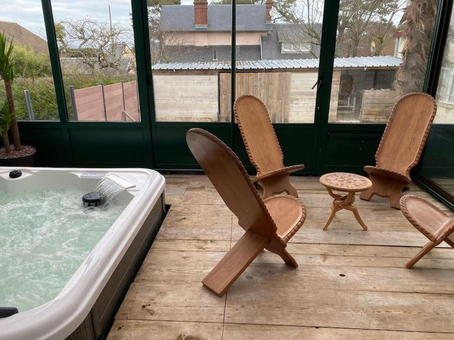 Maison Confortable Pour 10 Personnes Avec Jacuzzi Houlgate Exteriör bild